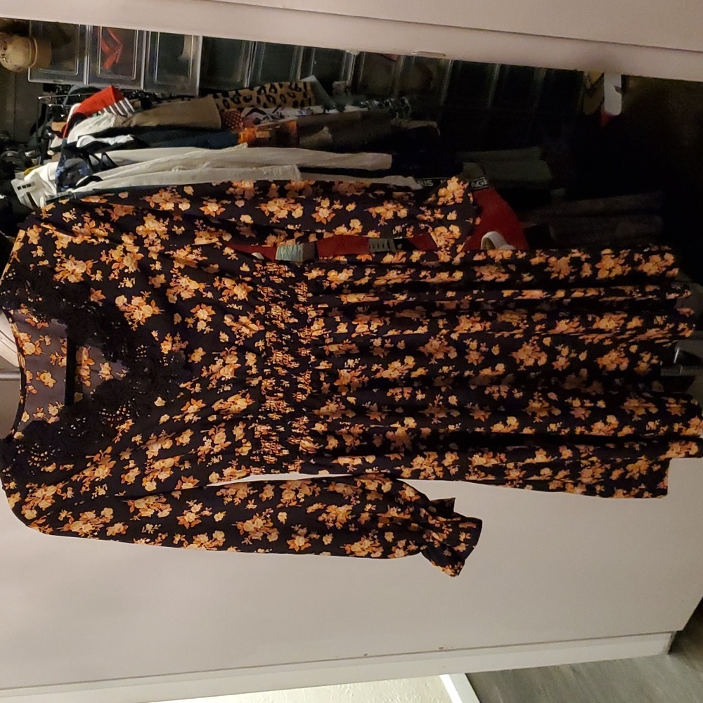 Black with yellow flowers dress Sze M- new without tags